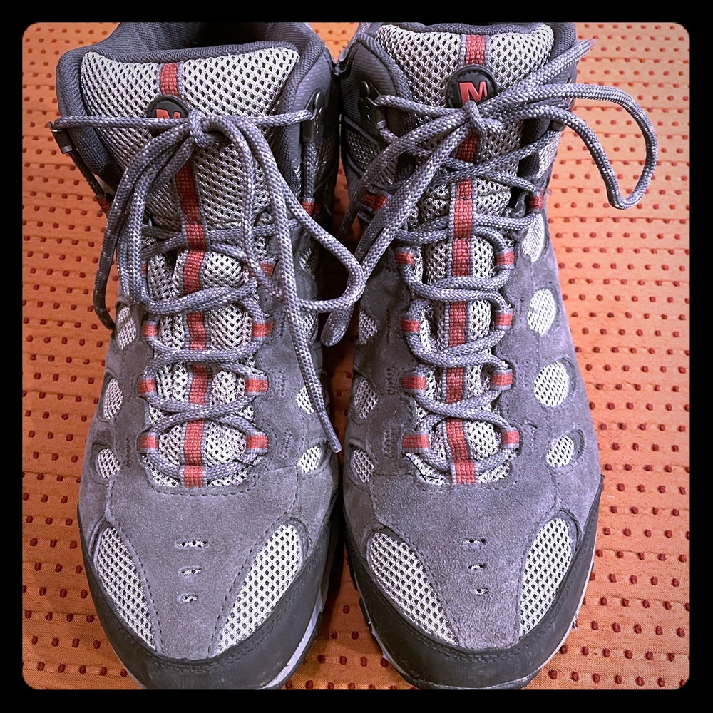 Men’s Merrill hiking boots. NWOT